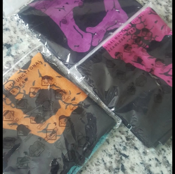 3 skull masks - Picture 3 of 6